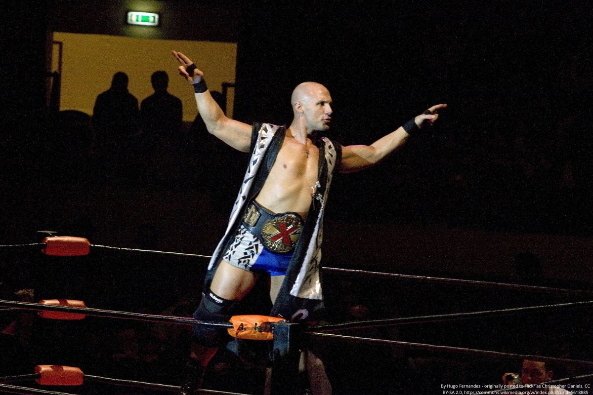 Christopher Daniels nommé EVP intérimaire de l'AEW : il empêche les Young Bucks d'offrir le titre TNT de l'AEW à Jack Perry le 29 mai à Dynamite!