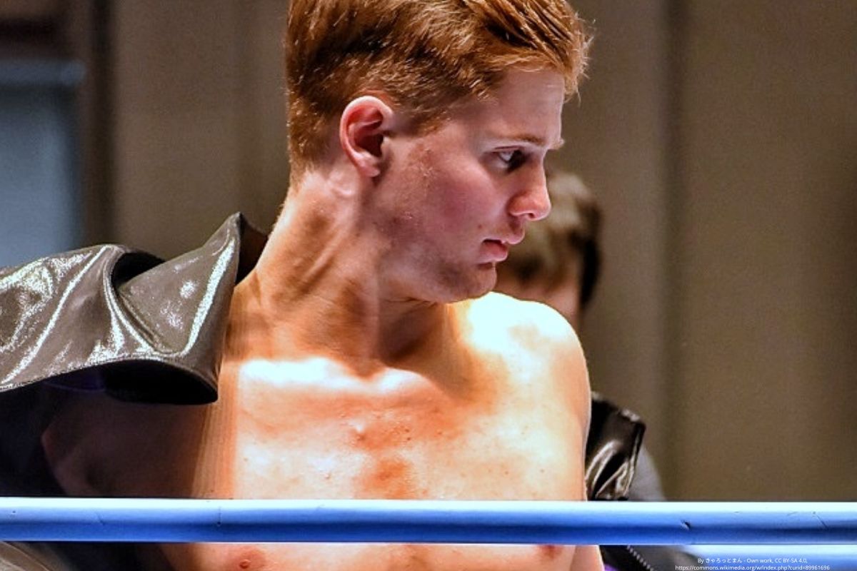 Le lutteur japonais prolonge son contrat avec la ligue américaine