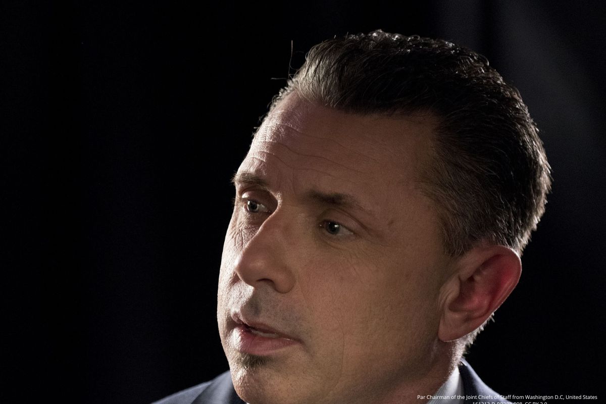 Michael Cole -  biographie, actualités