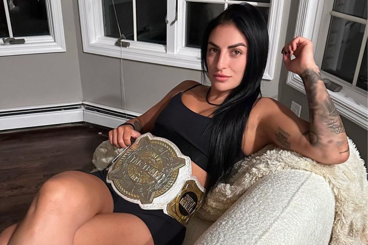 Sonya Deville fait son retour à WWE Raw le 20/05, tente de s'adresser à Shayna Baszler et Zoey Stark