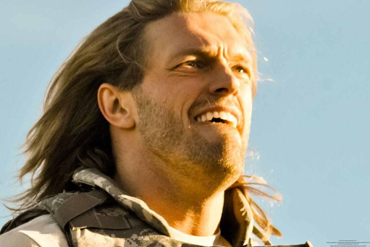 Triple H dit à l'univers WWE qu'ils ne peuvent pas avoir Edge et ils répondent de façon hilarante